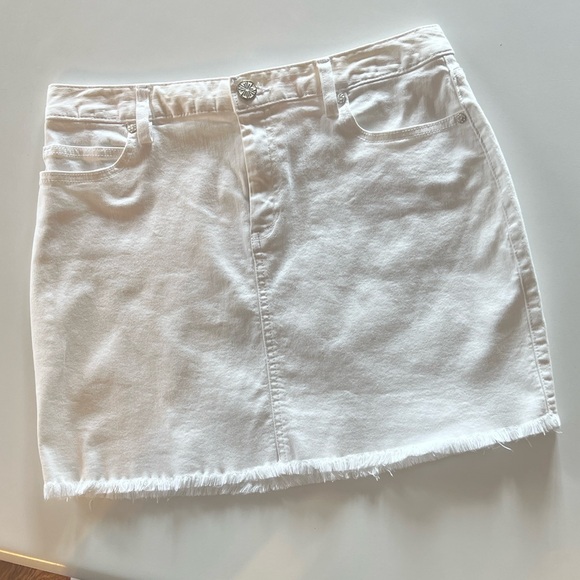 Lilly Pulitzer Dresses & Skirts - Lilly Pulitzer White Denim Skirt Size 6